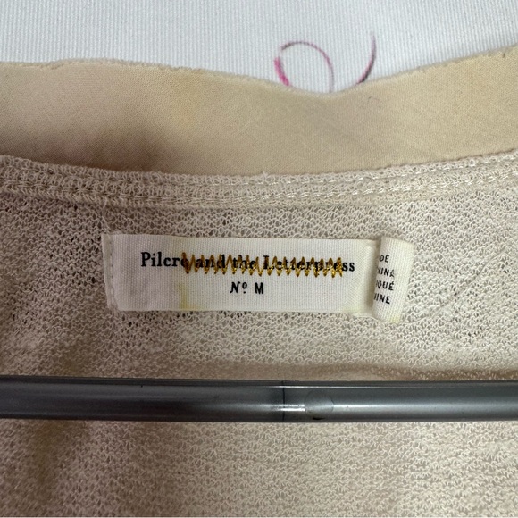 Pilcro and the letterpress tshirt floral design on shoulders distressed collar - Picture 6 of 9